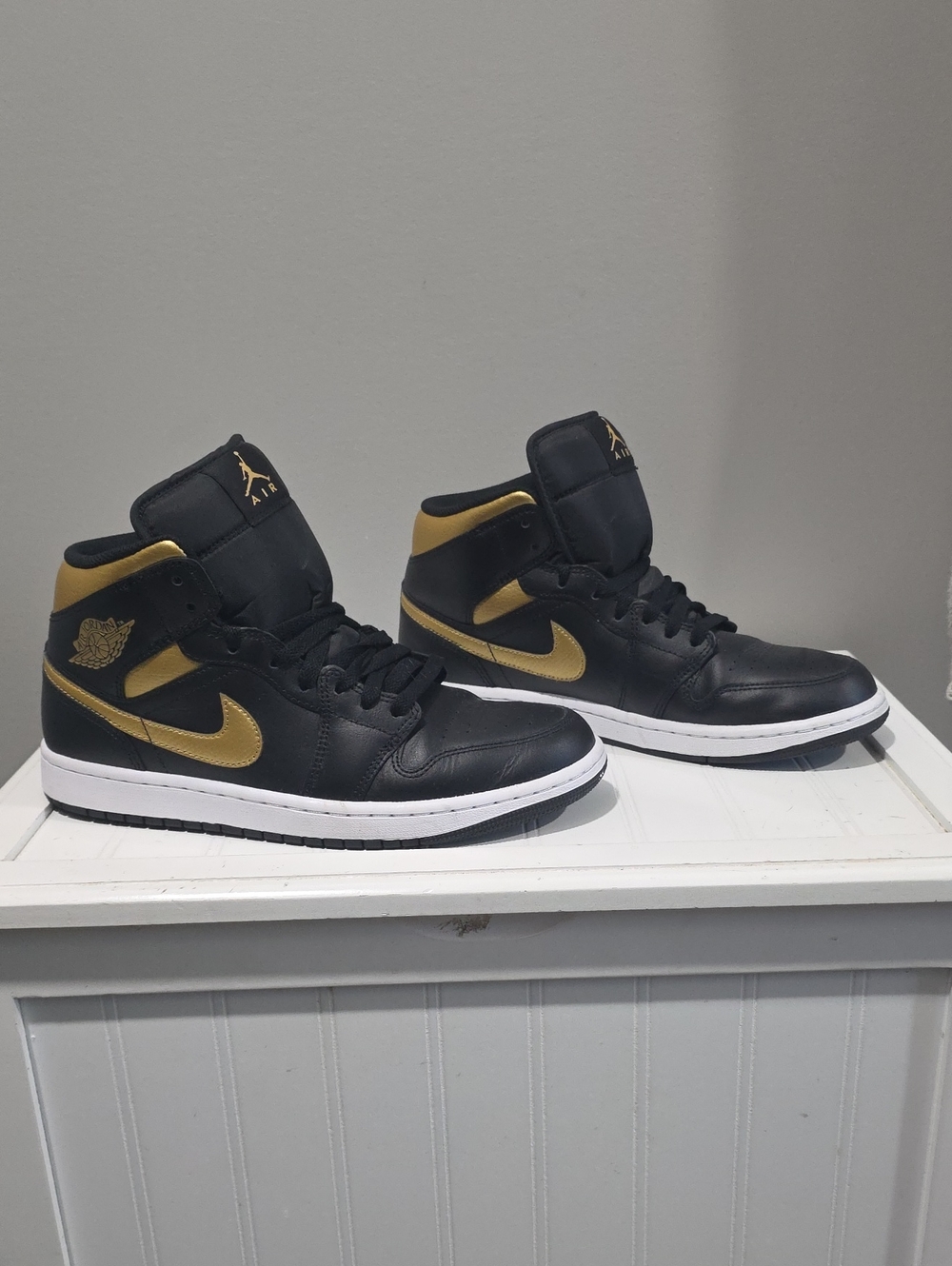 Jordan High-Top Sneakers in Black and Gold. Men's Size 9